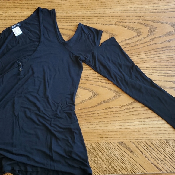 Long sleeve, cold shoulder top - Picture 2 of 2
